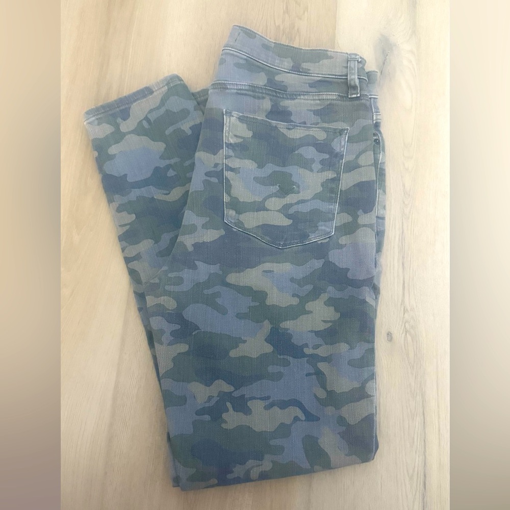 NWOT Hudson Jeans Camouflage Patterned Pants